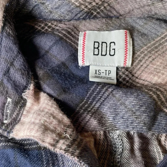 BDG Urban Outfitters Cropped Flannel Size XS Collared Oversized Brown/Navy Plaid - Picture 8 of 10